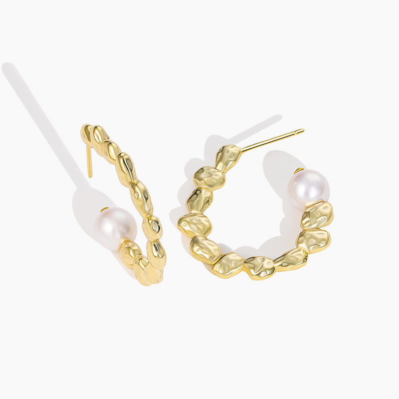 THE EARRING BETTY