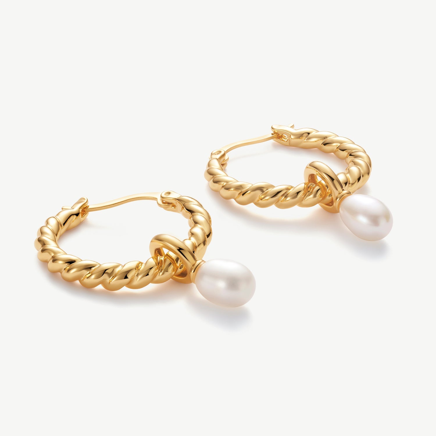 THE EARRING MIA