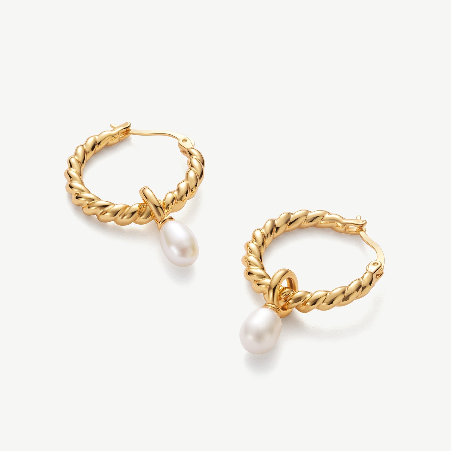 THE EARRING MIA